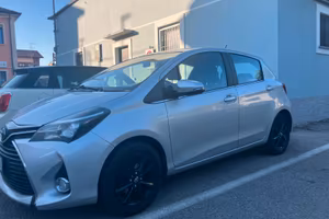 Toyota YARIS 2015