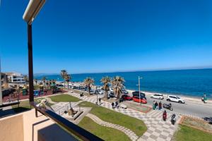 Grande trivani fronte mare