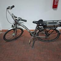 Bicicletta elettrica da passeggio con ruote da 26