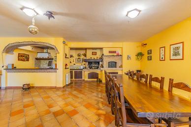 Tavolo in legno massello