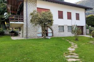 Villetta singola con ampio giardino