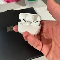 originale Apple AirPods Pro con ricarica wireless