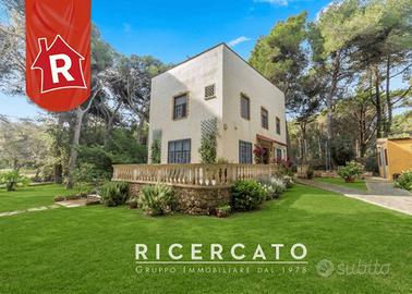 Villa di 170 m² con più di 5 locali a Lecce