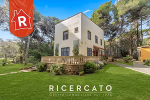 Villa di 170 m² con più di 5 locali a Lecce