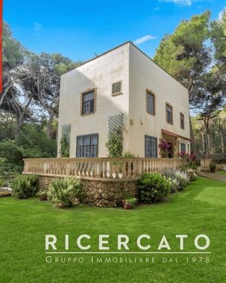 Villa di 170 m² con più di 5 locali a Lecce