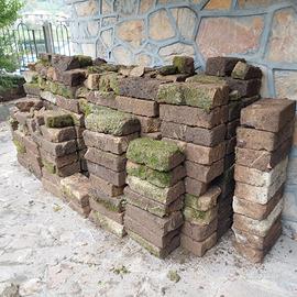 Mattoni tufo