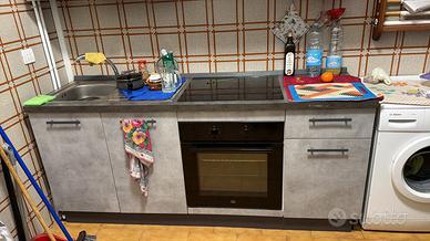 Cucina completa di un anno e mezzo