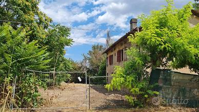 Rustico / Casale di 891 m² con più di 5 locali e b