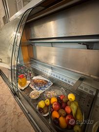 Mobile con vetrina refrigerata