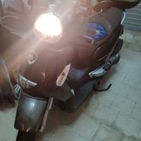 motociclo Aprilia scarabeo 500. 