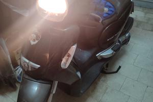 motociclo Aprilia scarabeo 500. 