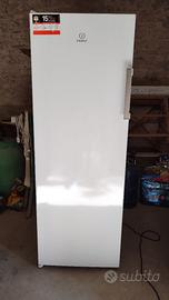 Congelatore freezer verticale Indesit No Frost