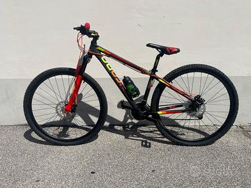 Bicicletta Mountain Bike