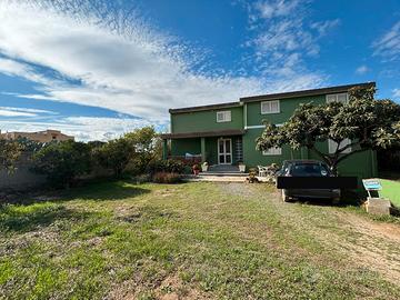 Elmas villa su 3 livelli con ampio giardino