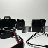 Canon M50 Mark 2+15-50 Kit, 3 batterie e accessori