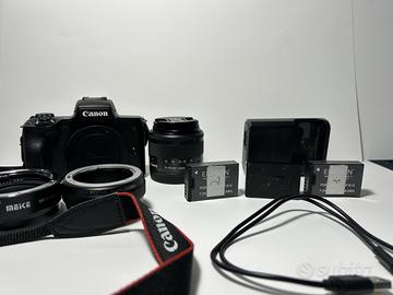 Canon M50 Mark 2+15-50 Kit, 3 batterie e accessori