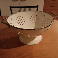 Porta frutta è colapasta smaltato nuovo ! 