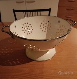 Porta frutta è colapasta smaltato nuovo ! 