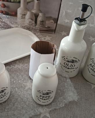 arredamento set olio e aceto e sale e pepe