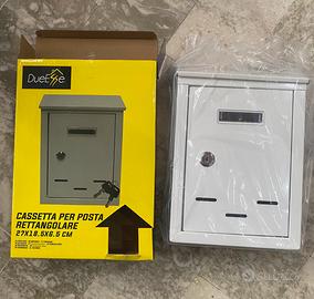 Cassetta postale in metallo nuova.