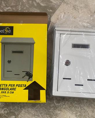 Cassetta postale in metallo nuova.