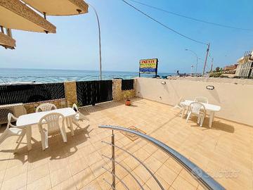 Casa vacanza fronte mare 10m Lung.re 181. 2 Avola