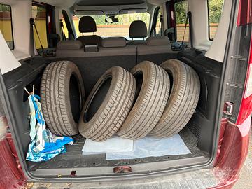 set 4 pneumatici 195/60 R16 89