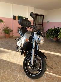 Moto Suzuki GSR 600