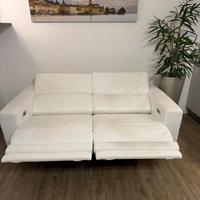Divano in pelle bianca