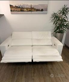 Divano in pelle bianca