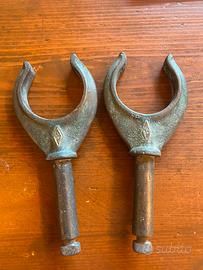 Coppia di scalmi (in inglese rowlocks o oarlocks)