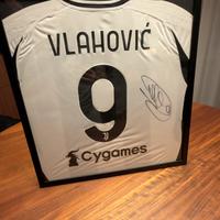 MAGLIA JUVENTUS VLAHOVIĆ AUTOGRAFATA INCORNICIATA