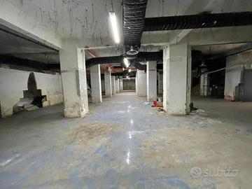 MAGAZZINO: ZONA LAZIO - AQUILEIA, ESATTAMENTE IN V