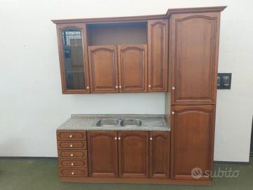 Cucina nuova, no elettrodomestici.