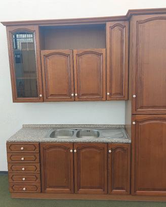 Cucina nuova, no elettrodomestici.