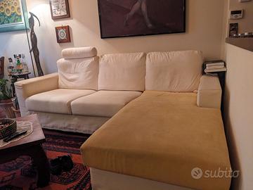 DIVANO TRE POSTI CON PENISOLA