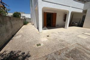 5 LOCALI A TAVIANO