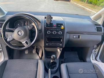 Volkswagen tuoran 2013