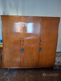 Camera da letto armadio letti singoli cassettiera