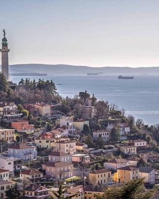 Villa Indipendente con Giardino e Vista Panoramica