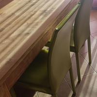 Tavolo in legno massiccio con 8 sedute