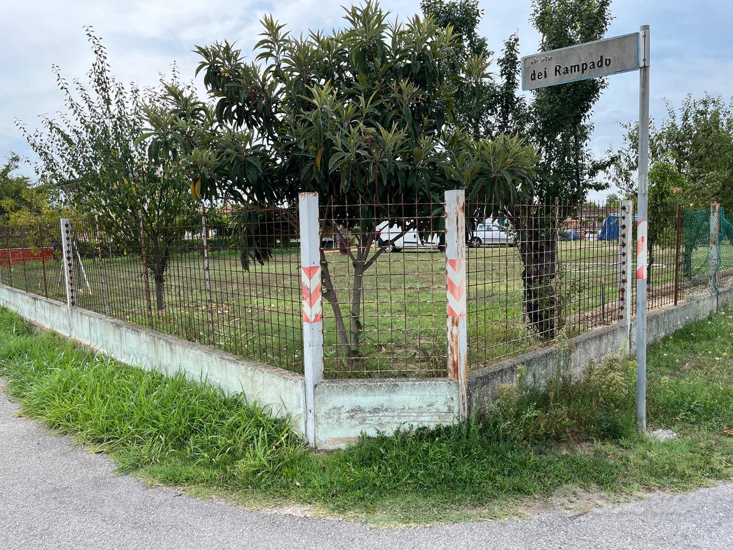 Terreno edificabile recintato con magazzino civico - Vista 5