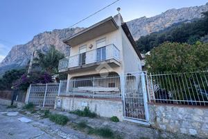 VILLA SINGOLA A CARINI