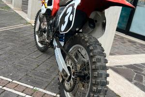 Honda CR 125 -- MotoCROss -