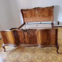 Letto rivestito in radica