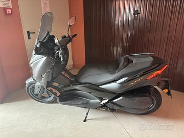 X-Max 300 versione TECH