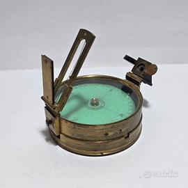 Antica bussola prismatica da topografo firmata