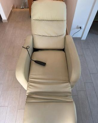 Poltrona in  reclinabile elettrica con telecomando