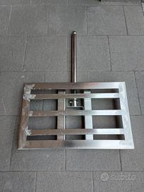 Livella/attrezzo per giardino e manto erboso.