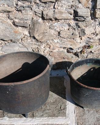 2 Paioli antichi di bronzo